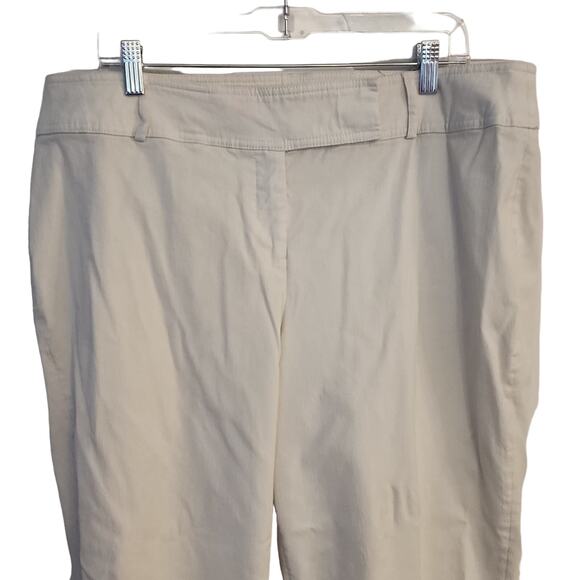 Lane Bryant Crop/Capri Light Colored Pants - Picture 2 of 11